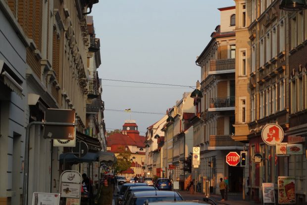 Die Markkleeberger Rathausstraße, Stellfläche für den Wochenmarkt. Foto: Patrick Kulow