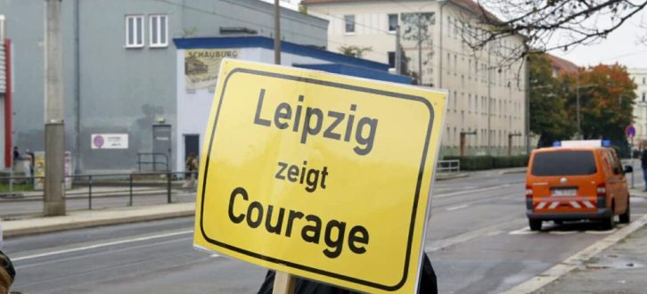 14:27 Uhr: Leipzig zeigt Courage am Adler. Foto: L-IZ.de