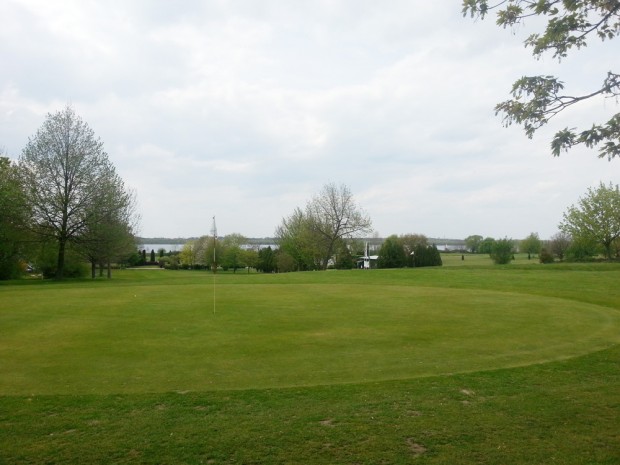 Golfen mit Blick zum Cospudener See: Golfplatz Markkleeberg. Foto: Patrick Kulow