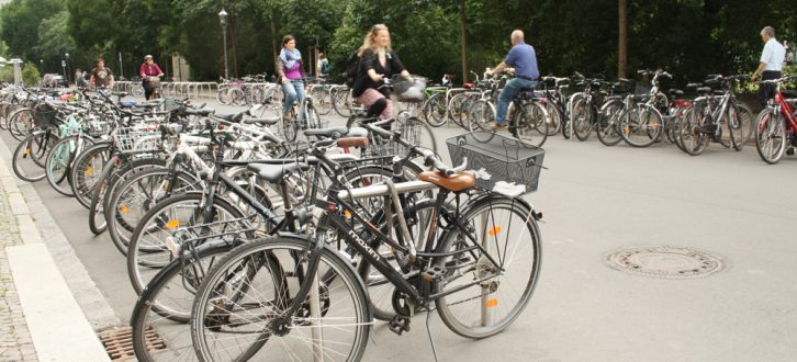 Fahrradbügel in der Schillerstraße. Foto: Ralf Julke