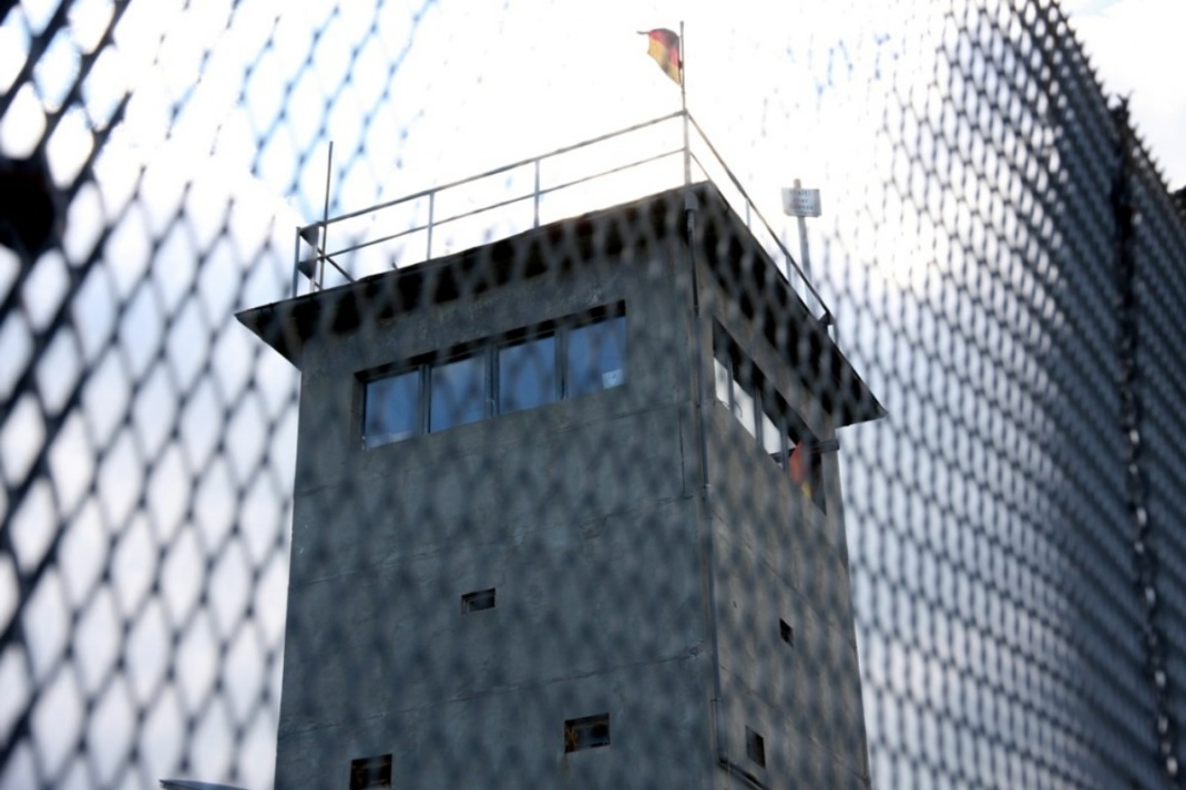 Ein ehemaliger DDR-Grenzturm als Menetekel im Thüringisch-Niedersächsischen Niemandsland. Foto: LZ