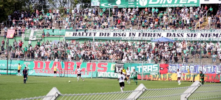 Die Fans der BSG Chemie, Journalisten und Unbeteiligte im Fokus der Behörden. Foto: L-IZ.de