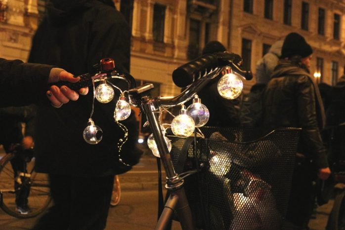 Friedlicher Protest auf dem Weg zur Kongresshalle. Foto: L-IZ.de