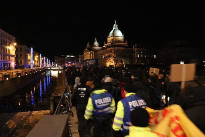 Kurz vor Ende des Demonstrationszuges auf dem Simsonplatz. Foto: L-IZ.de