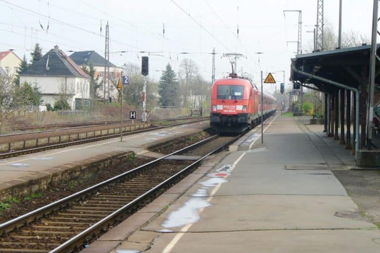 Die Deutsche Bahn konnte im Bahnhof Taucha das erste Gleis