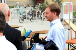 Sachens Ministerpräsident Michael Kretschmer (CDU) 2019 unterwegs als Sachsenversteher. Foto: L-IZ.de