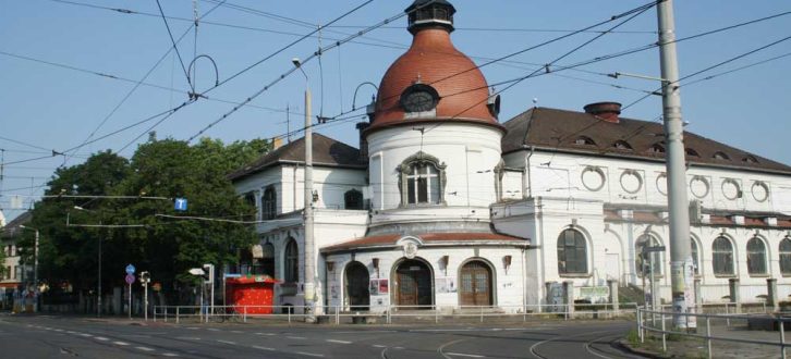 Am Felsenkeller sorgten abgefahrene Gleise für einen Unfallschwerpunkt für Radfahrer. Foto: Ralf Julke