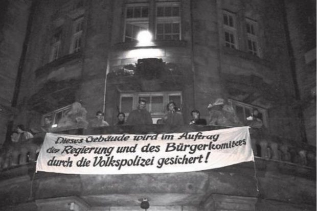 Leipziger Internet Zeitung Burgerkomitee Leipzig Gestaltet Friedensgebet In Der Nikolaikirche Und Ladt Zu Ausstellungseroffnungen In Den Bruhl L Iz De