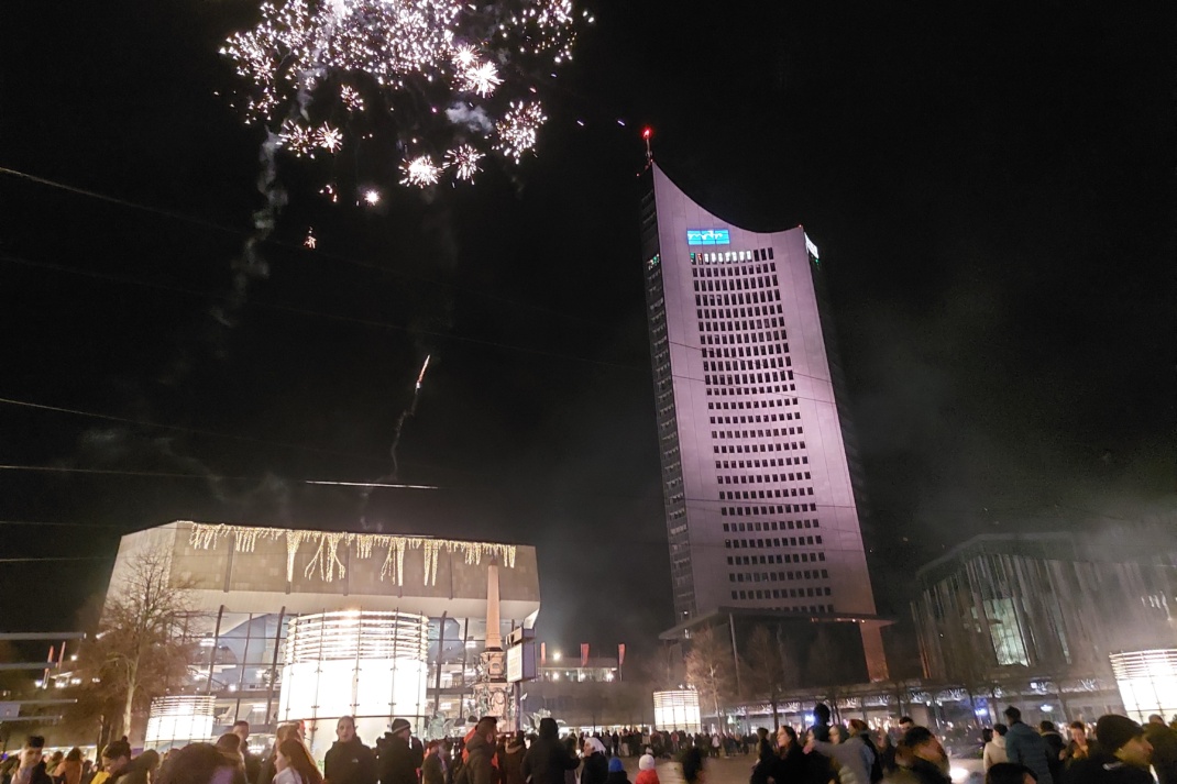 Silvesterstimmung am Augustusplatz. Foto: Sabine Eicker