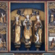 Altar mit Figuren.
