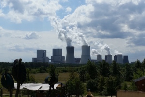 Kraftwerk, Wolken und rauchende Schlote.