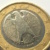 Ein-Euro-Stück mit Bundesadler, Nahaufnahme.