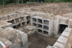 Freigelegter Keller mit Wandnischen © Landesamt für Archäologie Sachsen, Cornelia Rupp