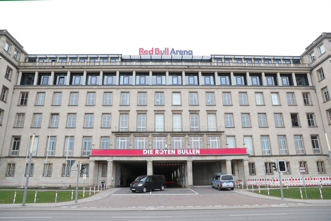 Einfahrt zur Red Bull Arena Leipzig. Foto: Jan Kaefer