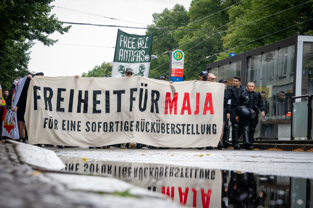 Versammlung unter dem Motto „No Extradition - Free Maja“ am 6. Juli 2024 in Leipzig. Foto: Ferdinand Uhl