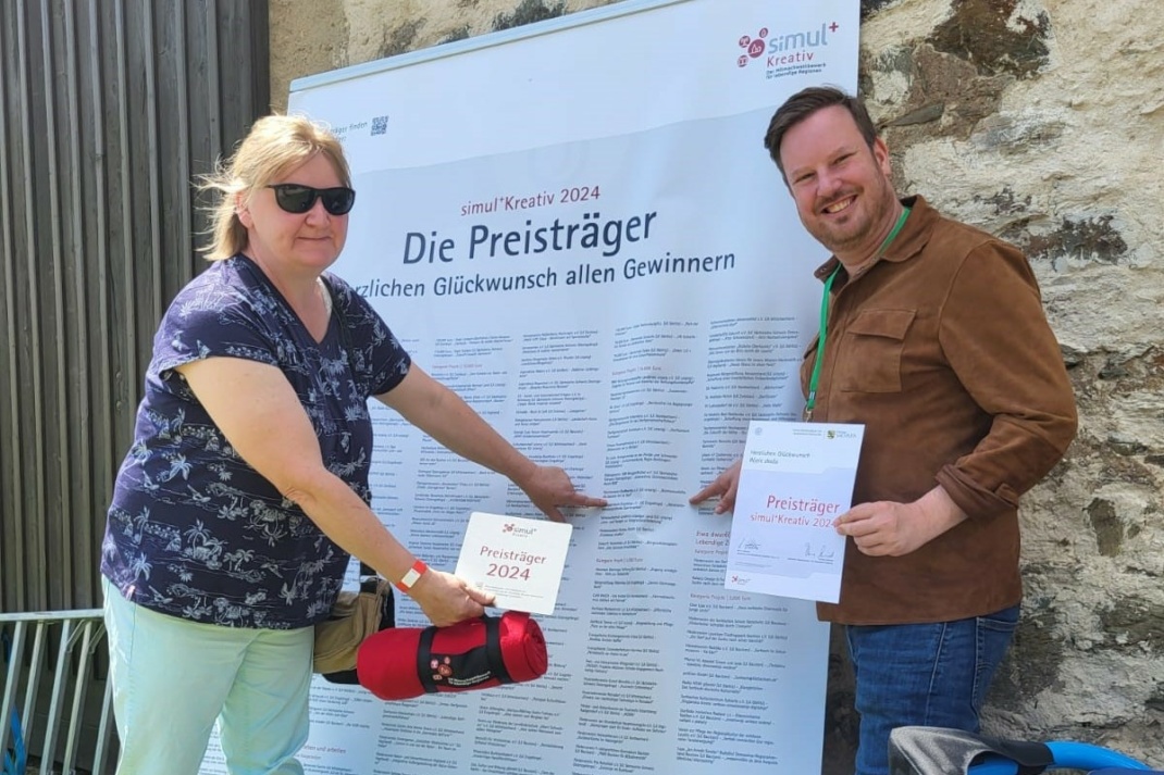 Preisträger Peggy Garken (l.) und Sebastian Bachran vom Vorstand des Heimatvereins Großbardau © Stadt Grimma