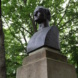 Richard-Wagner-Büste, öffentliches Denkmal, Aufnahme von schräg unten.