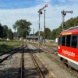 Triebwagenzug der Bahn und Signal.