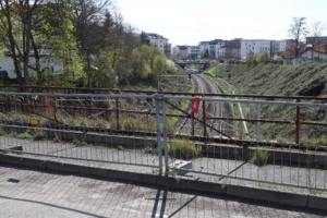 Blick auf S-Bahn-Gleise, Standpunkt alte Eisenbahnbrücke.