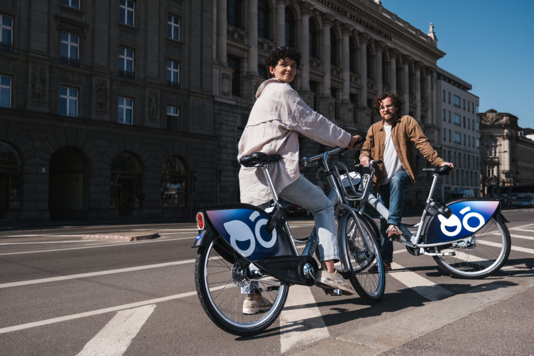 Zwei Radfahrer mit nexbike-Rädern