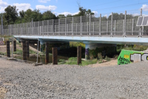 Widerlager für den neuen Nahlesteg neben der DB-Brücke über die Nahle.