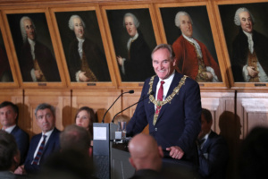 OBM Burkhard Jung (SPD) hielt auf der konstituierenden Sitzung des neuen Leipziger Stadtrates eine halbstündige Rede. Foto: Jan Kaefer