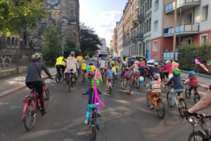 Die Kidical Mass auf dem Weg durch die Stadt. Foto: Verkehrswende Leipzig