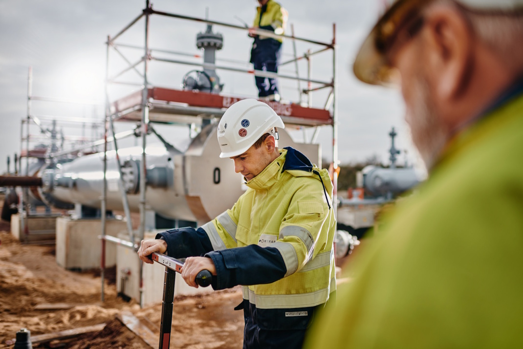 ONTRAS-Leitungsarbeiten in Nempitz, Arbeiter.