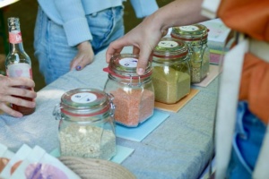 Gewichteraten bei der Ökofete im Juni 2024. Foto: Koope