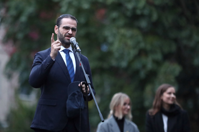 Zsolt Balla, Leipziger Rabiner. Kundgebung: „365 Tage 7. Oktober. Solidarität mit Israel. Gegen jeden Antisemitismus“. Gedenkstätte Alte Synagoge in der Gottschedstraße, 7. Oktober 2024. Foto: Jan Kaefer