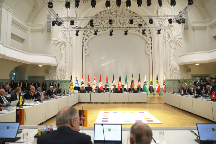 Sachsens Ministerpräsident Michael Kretschmer (CDU) eröffnet in der Kongresshalle den Konferenztag der Regierungschefinnen und -chef der Länder.