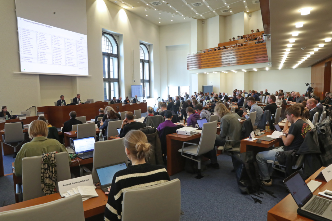 Leipziger Ratsversammlung im großen Saal.