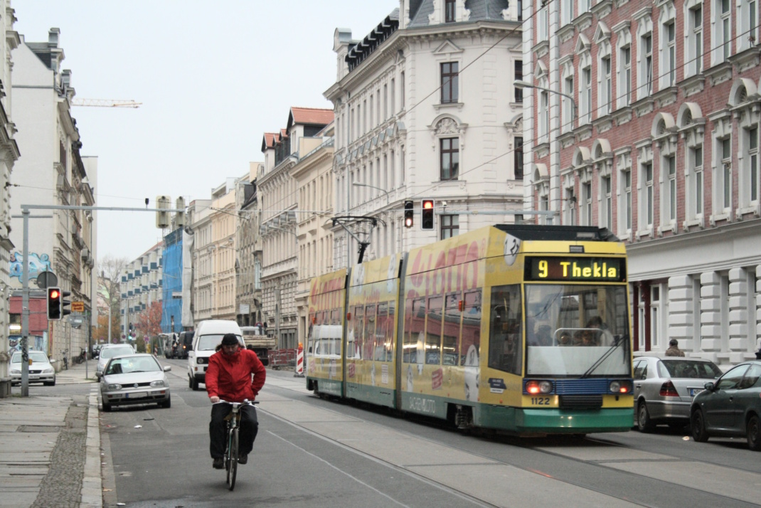 Arthur-Hoffmann-Straße an der Kreuzung Körnerstraße. Foto: Ralf Julke