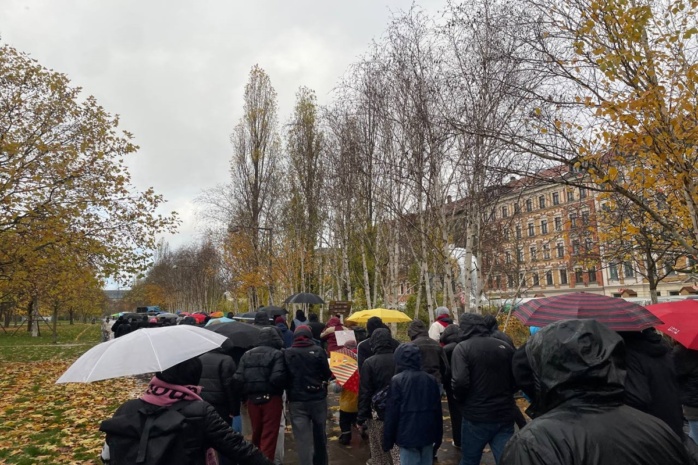 Demo gegen rechts im Lene-Voigt-Park. Foto: LZ