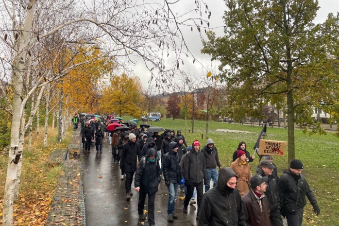 Demo gegen rechts im Lene-Voigt-Park. Foto: LZ