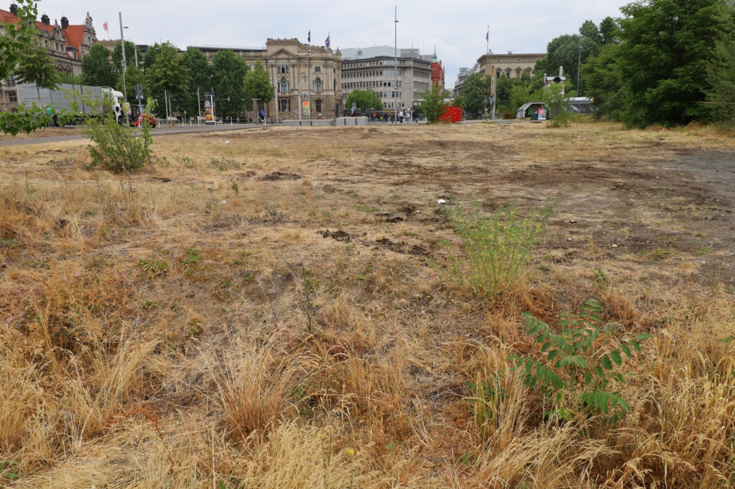 Stück am Wilhelm-Leuschner-Platz.