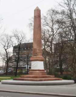 Der Eisenbahn-Obelisk in Leipzig. Archivfoto: Ralf Julke