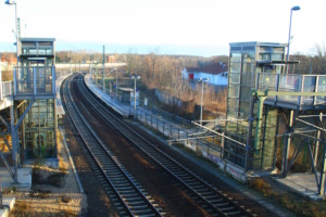 Blick auf die S-Bahn-Station Leutzsch mit einem Teil des künftigen Stadtquariers auf der rechten Seite. Foto: Ralf Julke