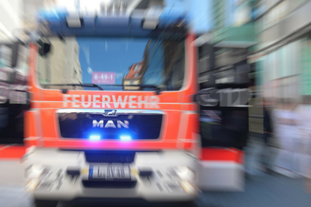 Feuerwehrwagen, verwackeltes Bild.