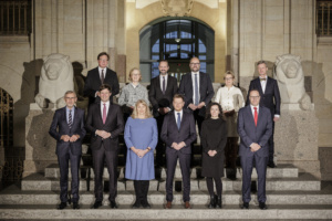 1. Reihe von links nach rechts: Armin Schuster, Conrad Clemens, Petra Köpping, Ministerpräsident Michael Kretschmer, Prof. Constanze Geiert, Dirk Panter; 2. Reihe von links nach rechts: Georg-Ludwig von Breitenbuch, Regina Kraushaar, Sebastian Gemkow, Christian Piwarz, Barbara Klepsch, Dr. Andreas Handschuh © Nikolai Schmidt