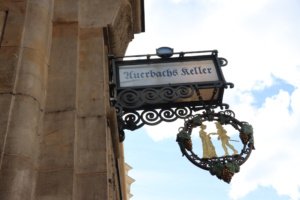 Hinweisschild zu Auerbachs Keller.