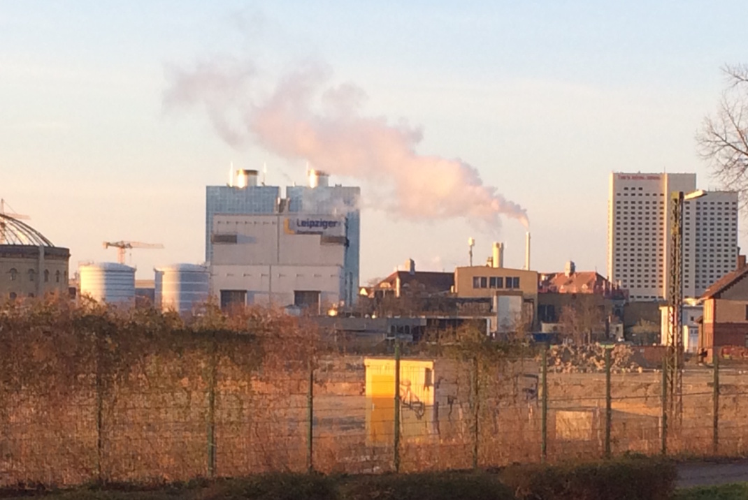 Kraftwerk der Stadtwerke Leipzig in der Eutritzscher Straße, Distanzaufnahme.