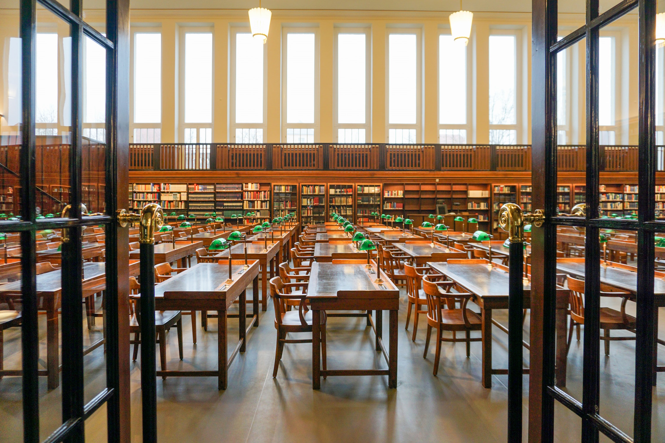 Deutsche-Nationalbibliothek-Wiederer-ffnung-der-renovierten-Leses-le-und-Einf-hrung-von-Benutzungsgeb-hren