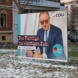 Verunstaltetes Wahlplakat, welches Friedrich Merz zeigt.